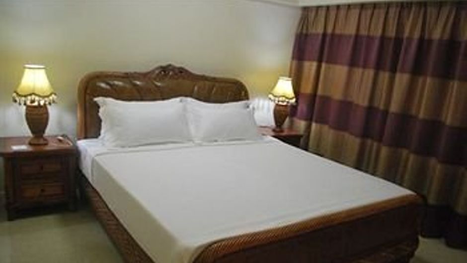 Heritage Park Hotel Room