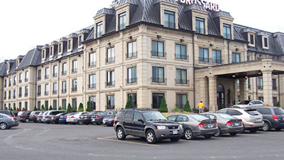 Hotel Brossard Exterior