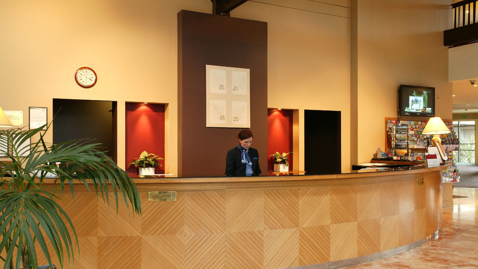 Copthorne Hotel & Resort Lakefront Lobby