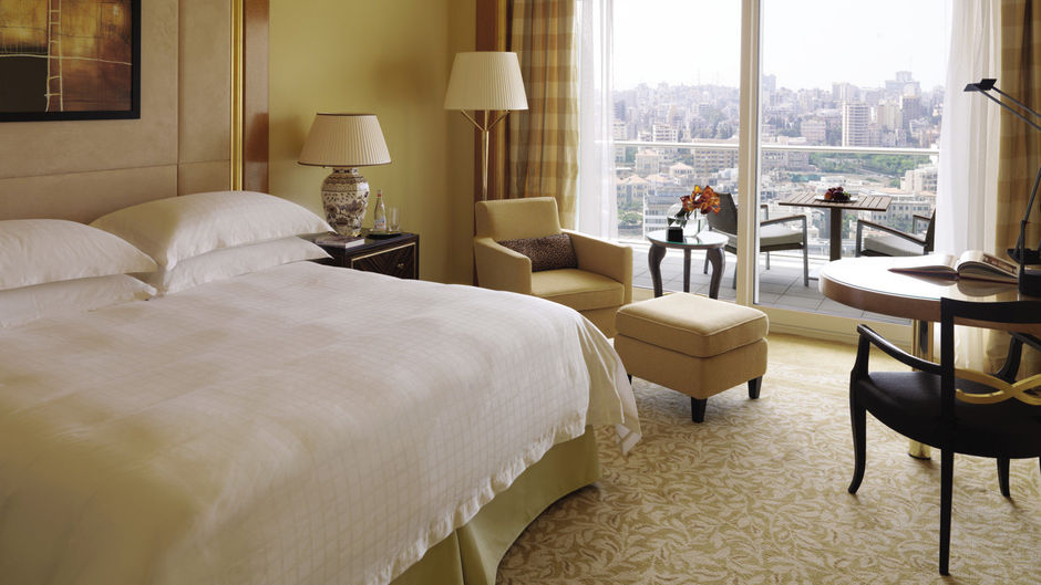 Four Seasons Hotel Room