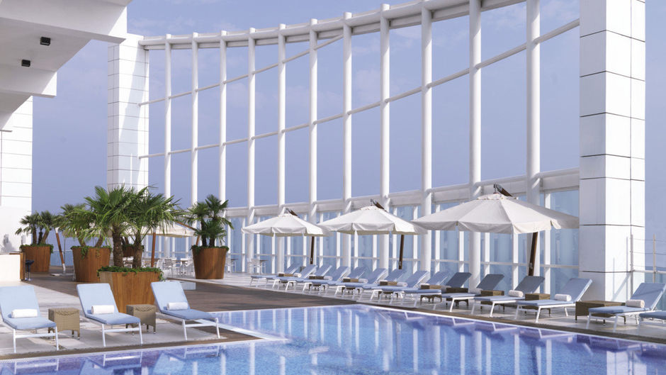 Four Seasons Hotel Pool