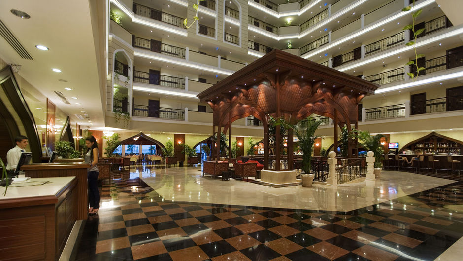 Crowne Plaza Hotel Antalya Lobby
