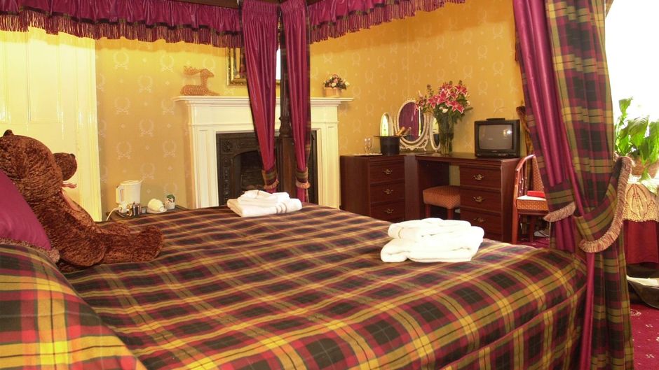 Atholl Arms Hotel Room
