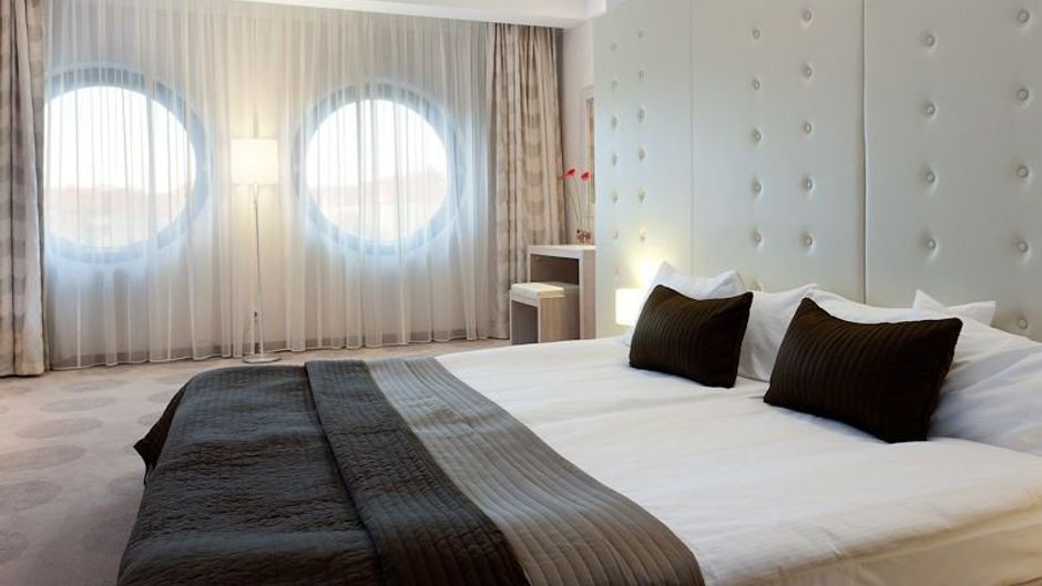 Hotel Swing Room