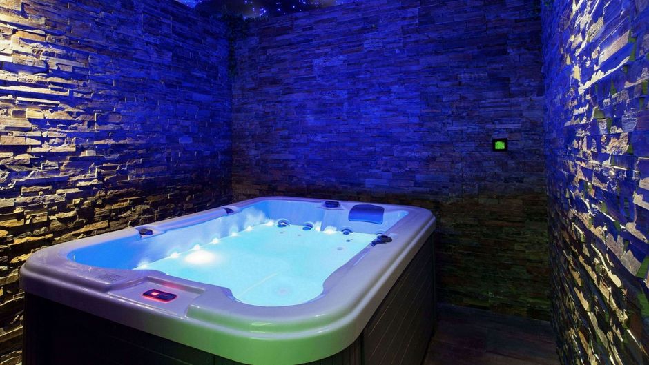 Amber Hotel Pool