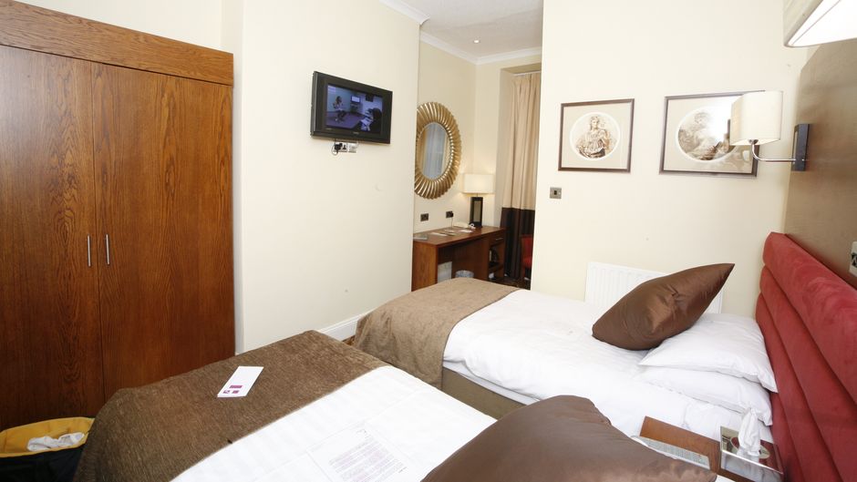 Royal Victoria Hotel Room