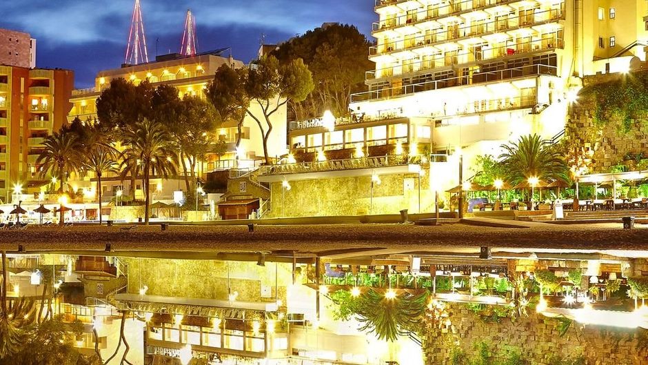 Hotel Flamboyan Exterior