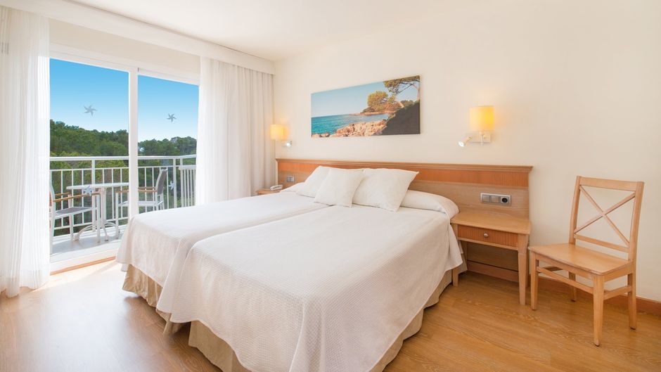 Iberostar Waves Club Cala Barca Room