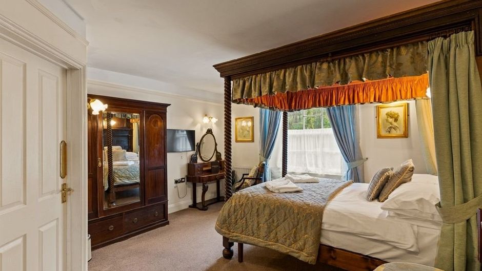 Two Bridges Hotel Room