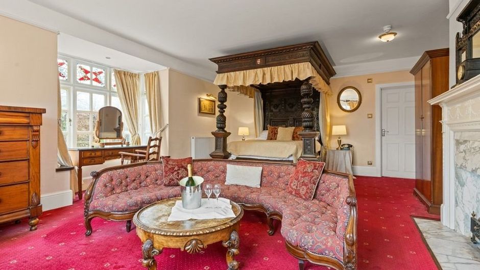 Two Bridges Hotel Room
