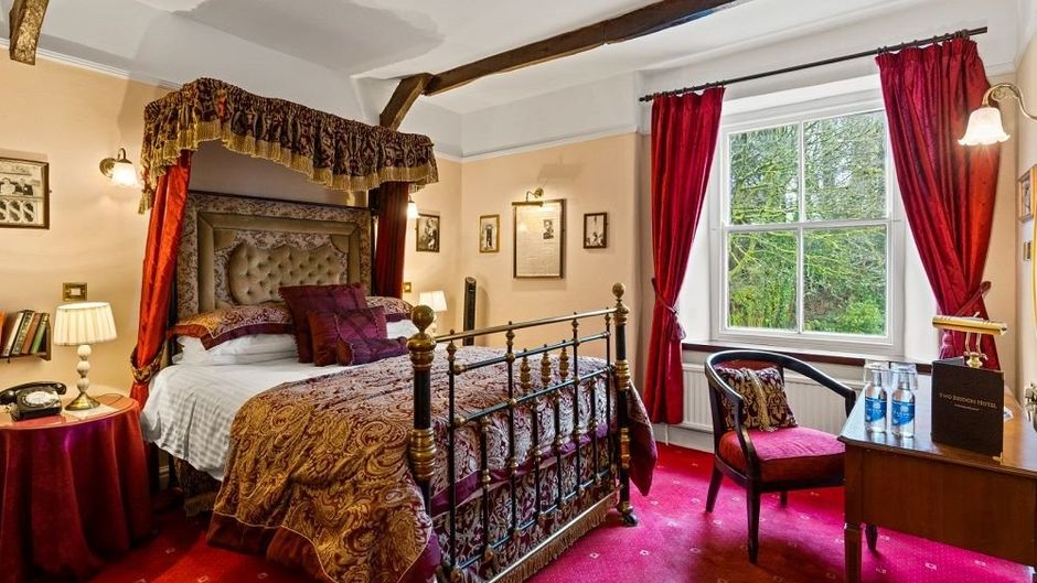Two Bridges Hotel Room