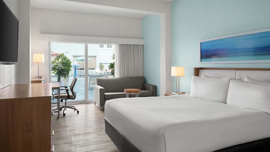 Courtyard Nassau Downtown/Junkanoo Beach Pool