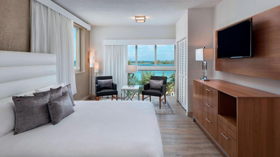 Courtyard Nassau Downtown/Junkanoo Beach Room