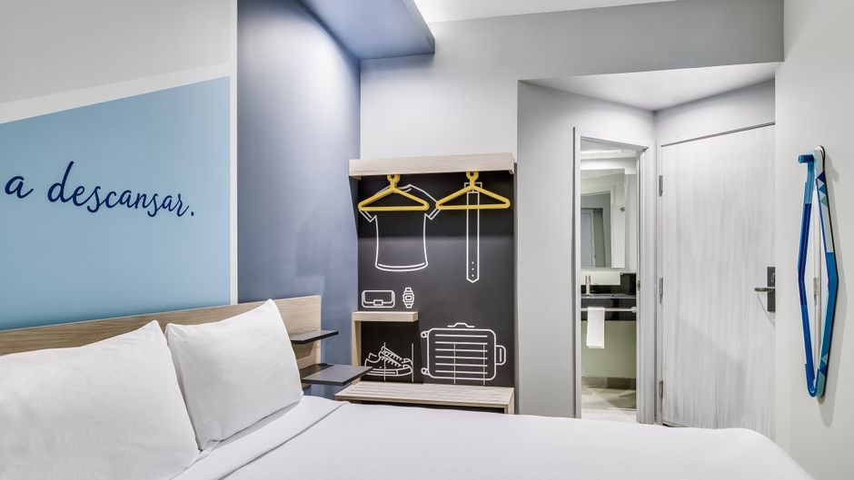One Acapulco Costera Room