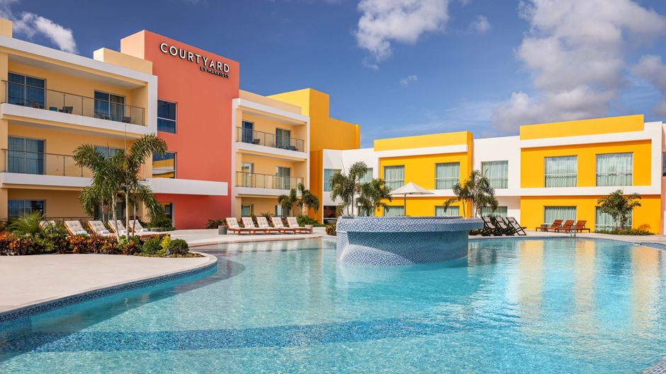Courtyard Curacao Pool