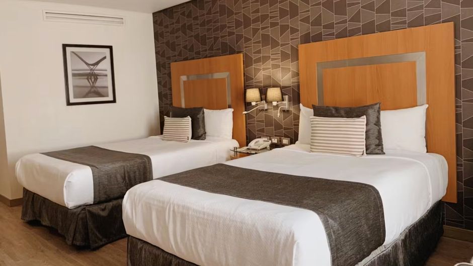 Hotel Mercury Inn Room