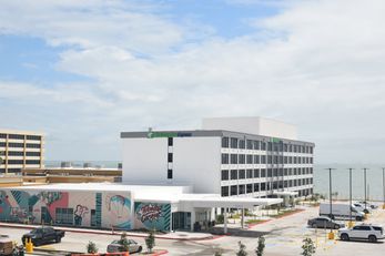 Holiday Inn Express Beachfront