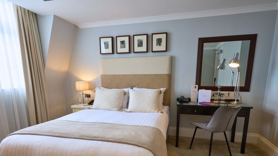 London Bridge Hotel Room