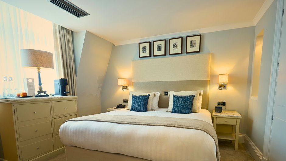 London Bridge Hotel Room