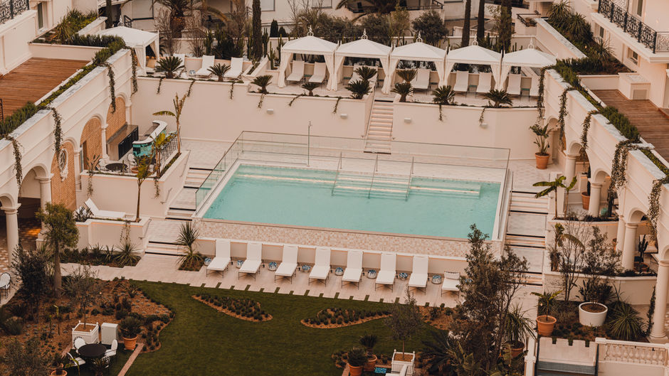 Carlton Cannes, a Regent Hotel Pool