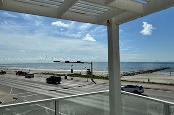 Gaidos Seaside Inn