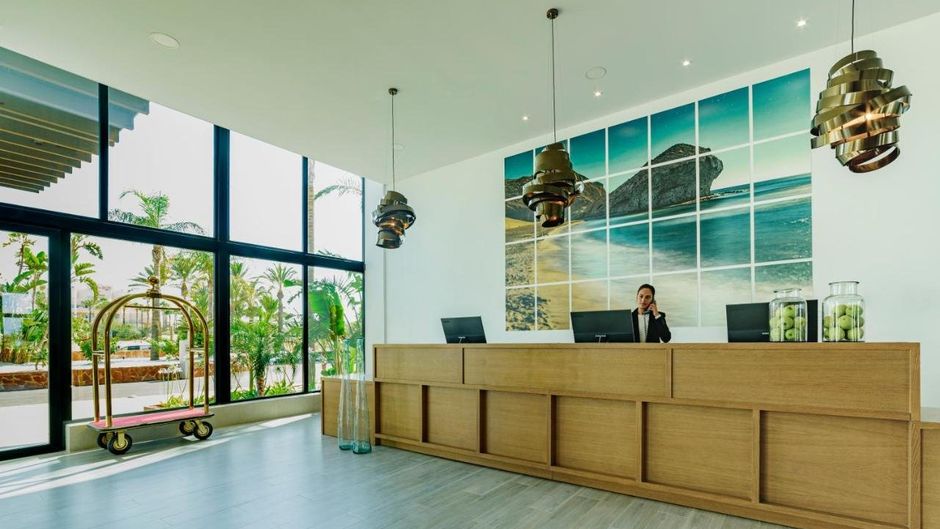 Cabogata Garden Hotel and Spa Lobby