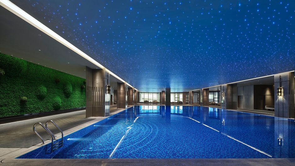 HUALUXE Nanjing Yangtze River Pool
