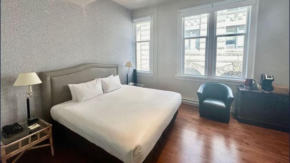 Bedford Regency Hotel Room