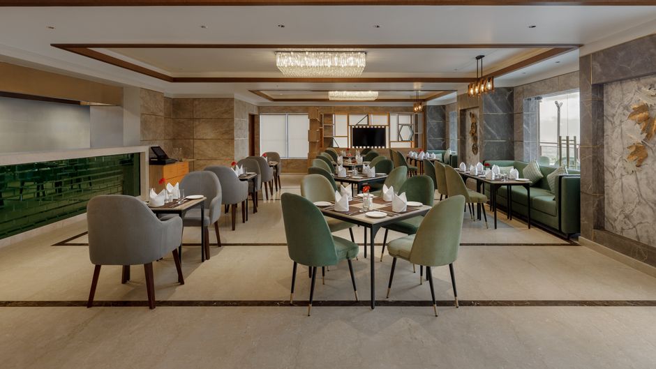 Holiday Inn Resort Budhanilkan Restaurant