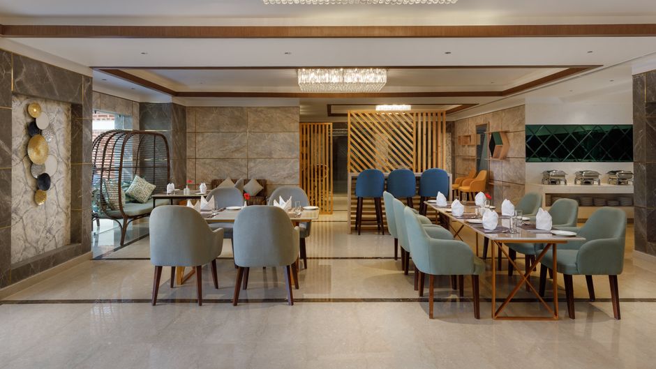 Holiday Inn Resort Budhanilkan Restaurant
