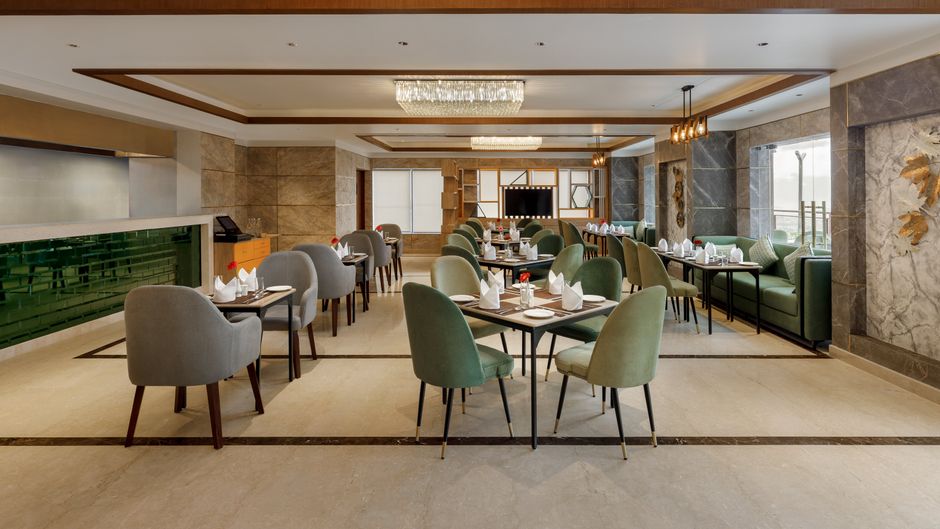 Holiday Inn Resort Budhanilkan Restaurant