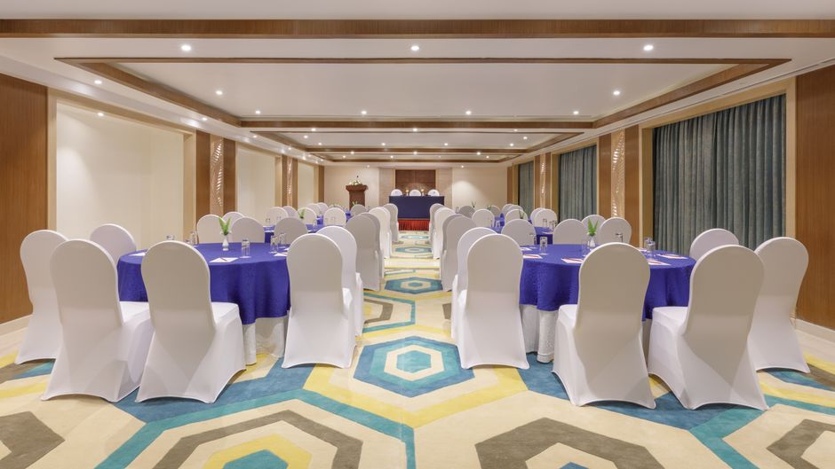 Holiday Inn Resort Budhanilkan Meeting