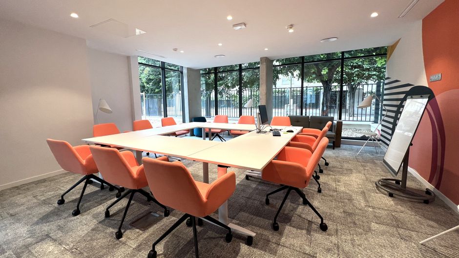 Holiday Inn Exp Poissy Meeting