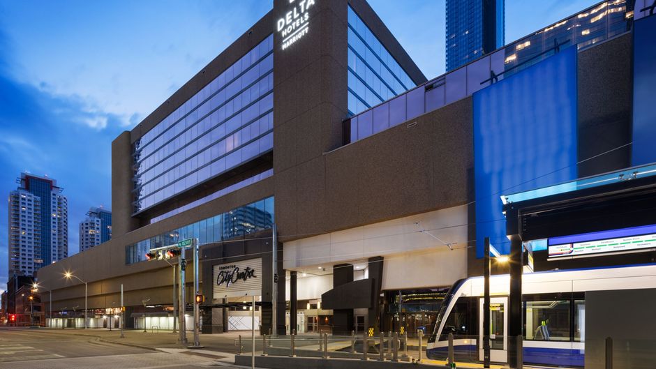 Delta Hotels Edmonton Centre Suites Exterior