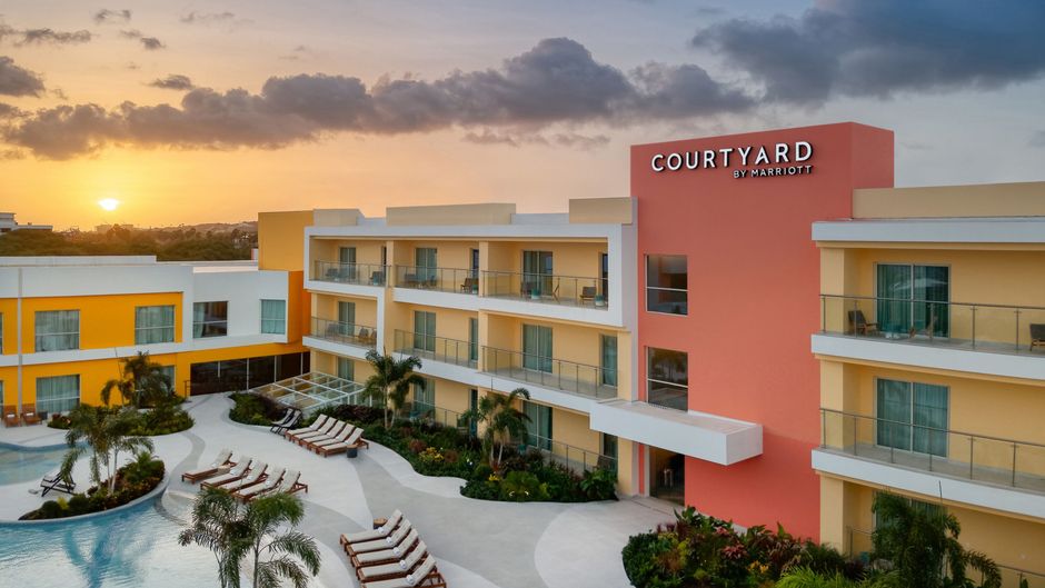 Courtyard Curacao Pool