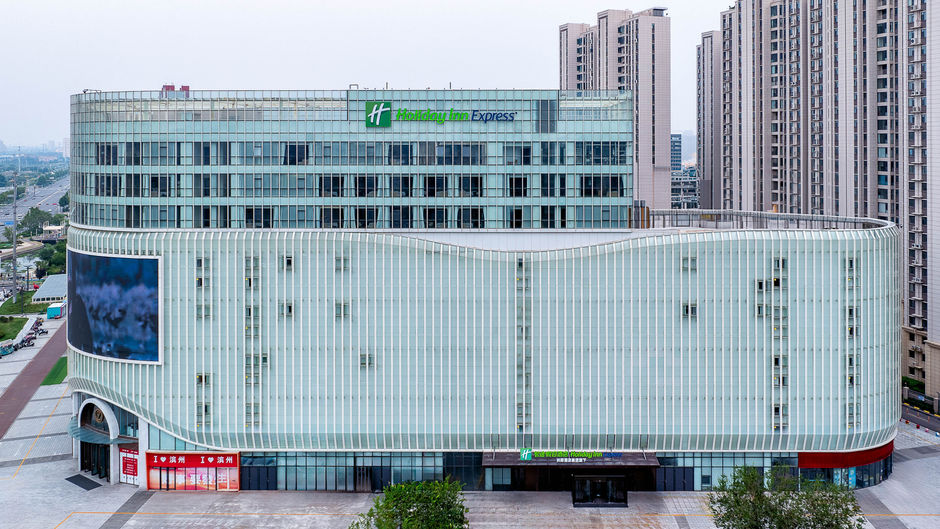 Holiday Inn Express City Center Exterior
