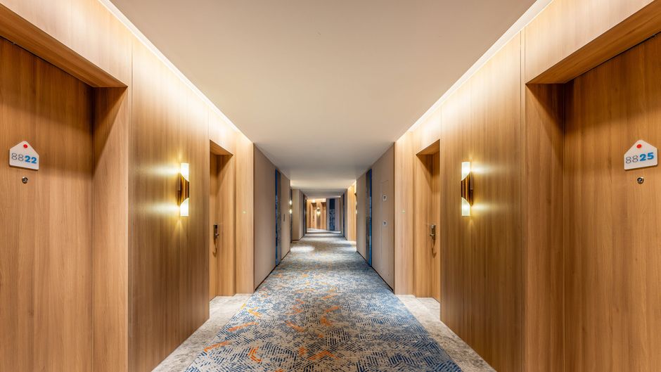 Holiday Inn Express City Center Lobby