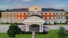 Holiday Inn Express & Suites Clute - Lak