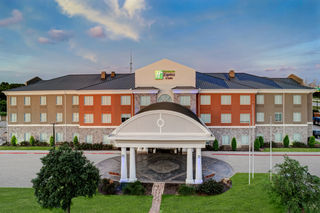 Holiday Inn Express & Suites Clute - Lak