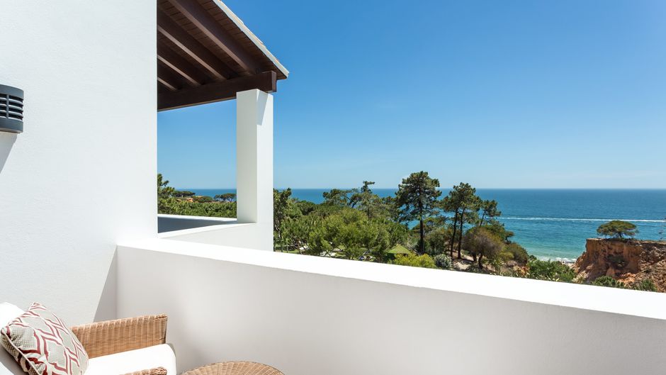Pine Cliffs Hotel Room