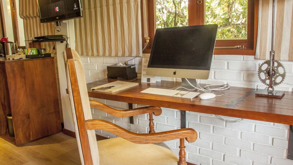 Colombo Court Hotel & Spa Suite