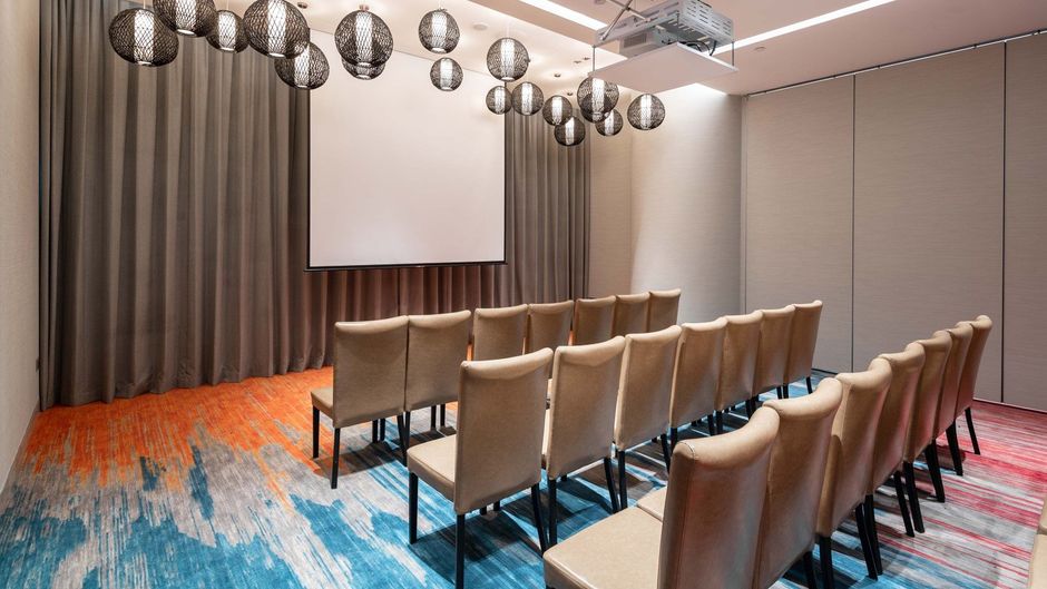 Capri by Fraser, China Square Meeting