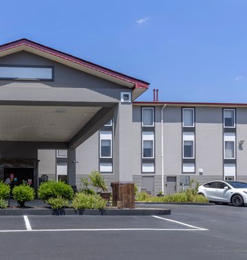 Red Roof Inn & Suites Clinton