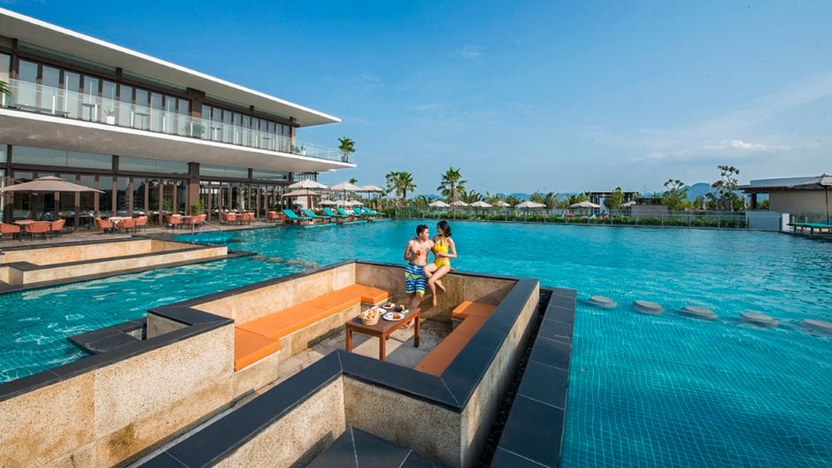 Oakwood Ha Long Pool