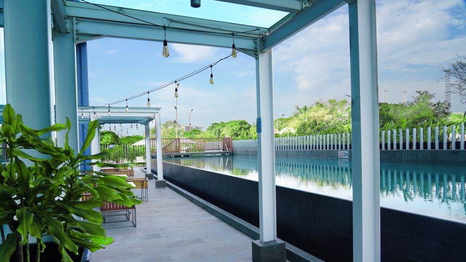 Holiday Inn Express Jakarta Intl Expo Pool
