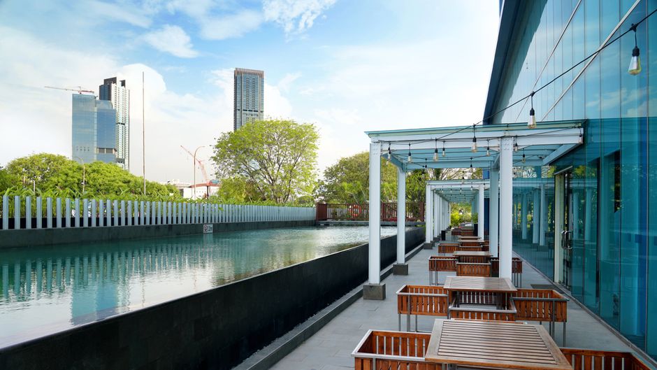 Holiday Inn Express Jakarta Intl Expo Pool