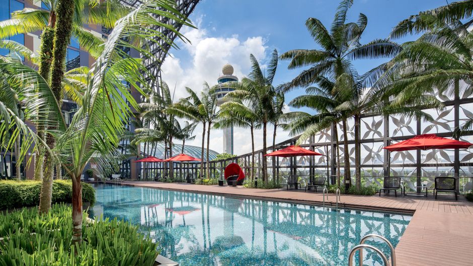Crowne Plaza Changi Airport Pool