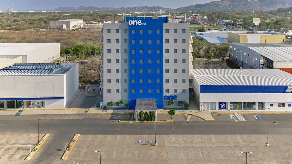 One Salina Cruz Exterior