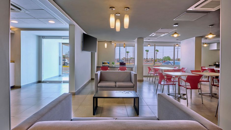 City Express Junior by Marriott Lobby