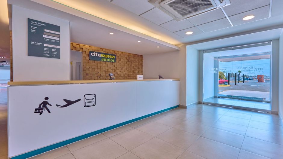 City Express Junior by Marriott Lobby